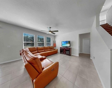 16454 Woodside Glen - Photo Thumbnail 8