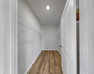 16454 Woodside Glen - Photo Thumbnail 38