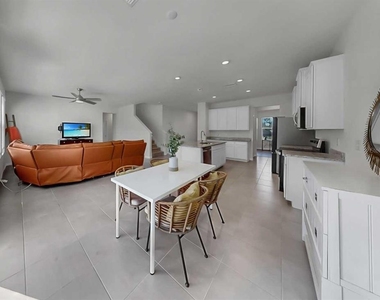 16454 Woodside Glen - Photo Thumbnail 16