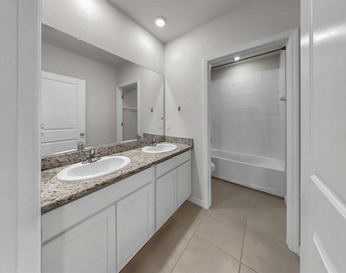 16454 Woodside Glen - Photo Thumbnail 36