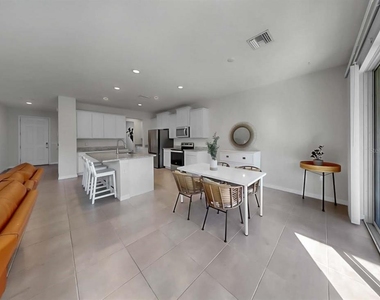 16454 Woodside Glen - Photo Thumbnail 14