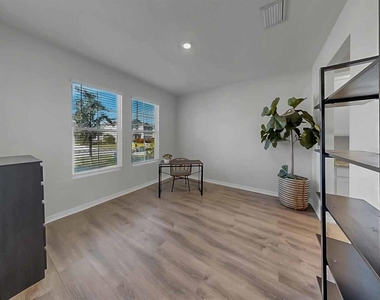 16454 Woodside Glen - Photo Thumbnail 5