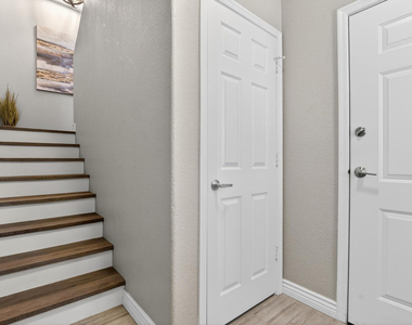 7401 W Arrowhead Clubhouse Drive - Photo Thumbnail 2