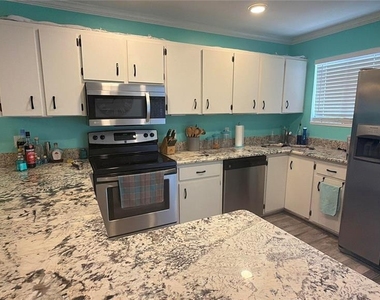 6033 34th Street W - Photo Thumbnail 2