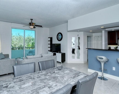 800 N Tamiami Trail - Photo Thumbnail 2
