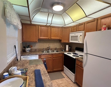1811 Bedford Lane - Photo Thumbnail 6