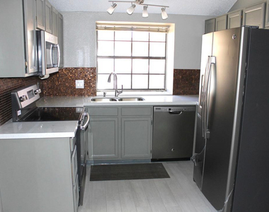 4901 E Kelton Lane - Photo Thumbnail 4