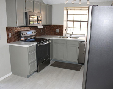 4901 E Kelton Lane - Photo Thumbnail 7