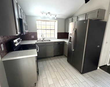 4901 E Kelton Lane - Photo Thumbnail 8