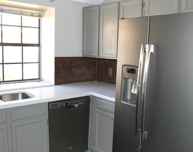 4901 E Kelton Lane - Photo Thumbnail 5