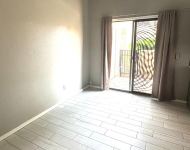 4901 E Kelton Lane - Photo Thumbnail 9