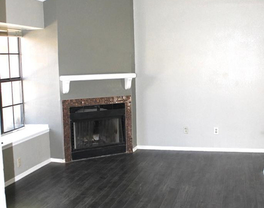 4901 E Kelton Lane - Photo Thumbnail 2
