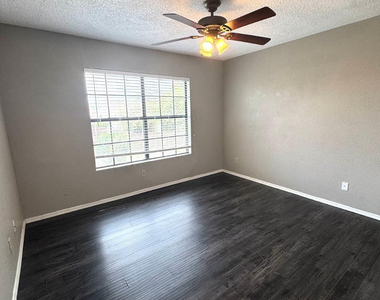 4901 E Kelton Lane - Photo Thumbnail 12
