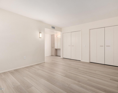 10641 W Boswell Boulevard - Photo Thumbnail 6