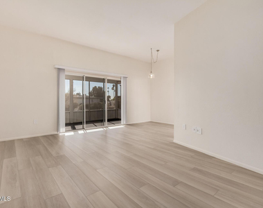 10641 W Boswell Boulevard - Photo Thumbnail 1