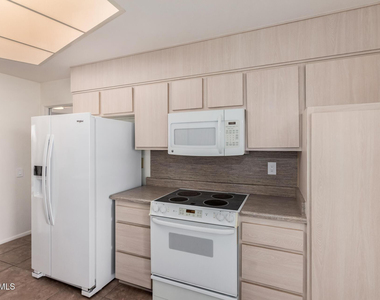 10641 W Boswell Boulevard - Photo Thumbnail 15