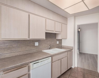 10641 W Boswell Boulevard - Photo Thumbnail 4