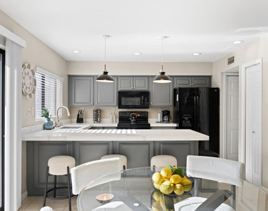7339 E Northland Drive - Photo Thumbnail 6