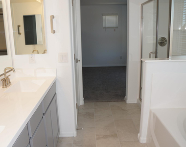 3809 N 100th Drive - Photo Thumbnail 2