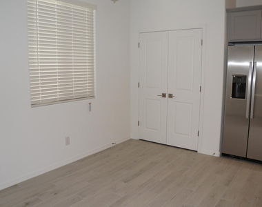 3809 N 100th Drive - Photo Thumbnail 6