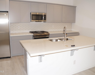 3809 N 100th Drive - Photo Thumbnail 17