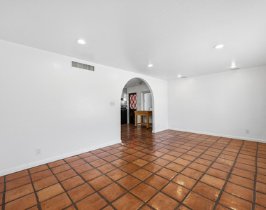 8639 E Virginia Avenue - Photo Thumbnail 1