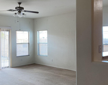 5257 W Shumway Farm Road - Photo Thumbnail 2