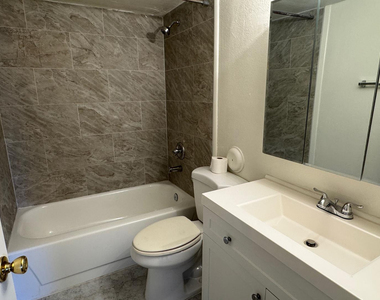 3131 W Cochise Drive - Photo Thumbnail 7