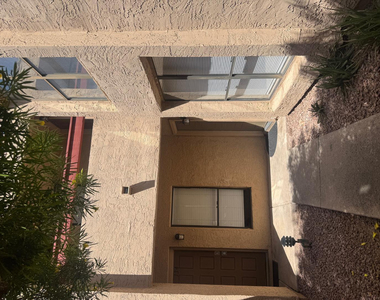 3131 W Cochise Drive - Photo Thumbnail 3