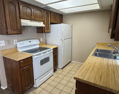 3131 W Cochise Drive - Photo Thumbnail 2