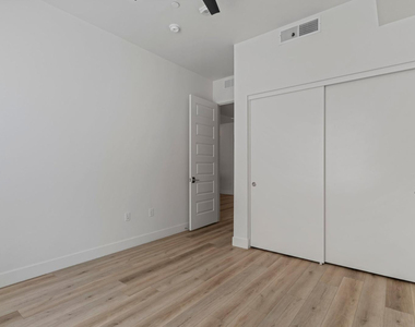 7300 E Earll Drive - Photo Thumbnail 50