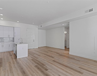 7300 E Earll Drive - Photo Thumbnail 38