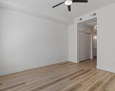 7300 E Earll Drive - Photo Thumbnail 54
