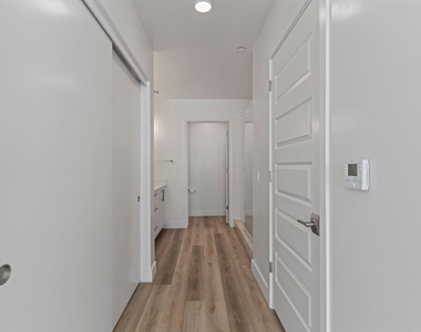 7300 E Earll Drive - Photo Thumbnail 17