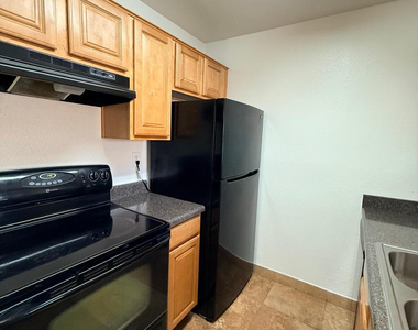 14203 N 19th Avenue - Photo Thumbnail 5