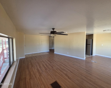 1469 W Virgil Drive - Photo Thumbnail 3
