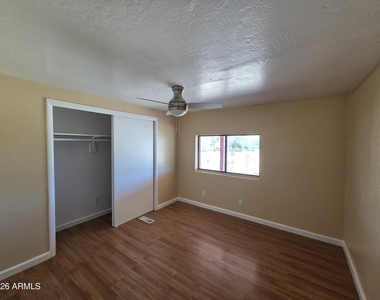 1469 W Virgil Drive - Photo Thumbnail 15