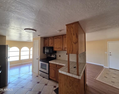 1469 W Virgil Drive - Photo Thumbnail 8