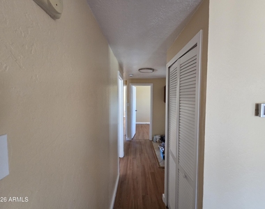 1469 W Virgil Drive - Photo Thumbnail 13