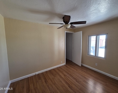 1469 W Virgil Drive - Photo Thumbnail 23