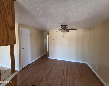 1469 W Virgil Drive - Photo Thumbnail 12