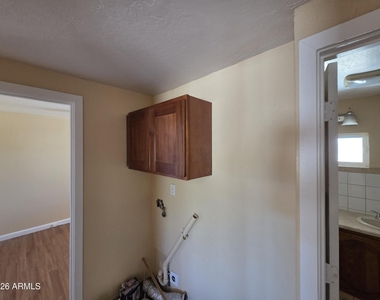 1469 W Virgil Drive - Photo Thumbnail 14
