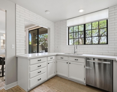 11515 N 91st Street - Photo Thumbnail 16