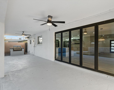 8525 E Clarendon Avenue - Photo Thumbnail 59