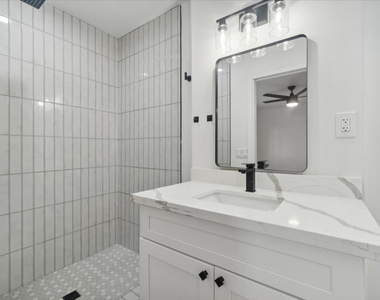 8525 E Clarendon Avenue - Photo Thumbnail 17