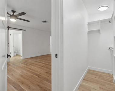 8525 E Clarendon Avenue - Photo Thumbnail 15