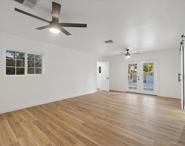 8525 E Clarendon Avenue - Photo Thumbnail 10