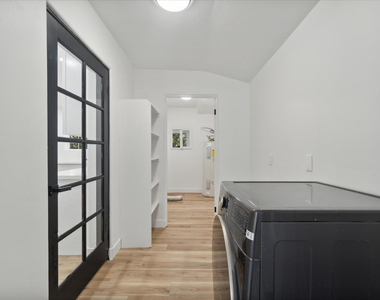 8525 E Clarendon Avenue - Photo Thumbnail 47