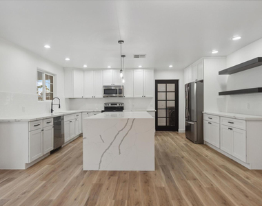 8525 E Clarendon Avenue - Photo Thumbnail 6