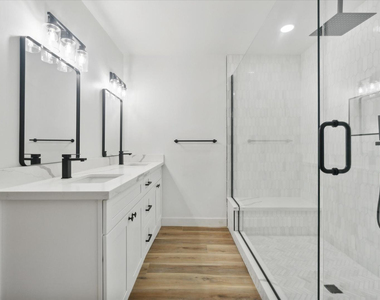 8525 E Clarendon Avenue - Photo Thumbnail 14
